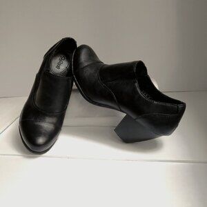 Jaclyn Smith Black Slip On Western Style Booties with Cuban Heel Sz 9.5M